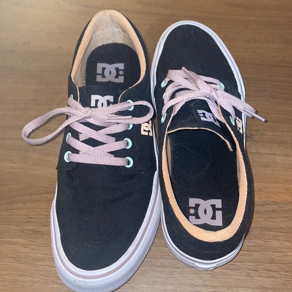 DC Sneakers - Picture 1 of 4